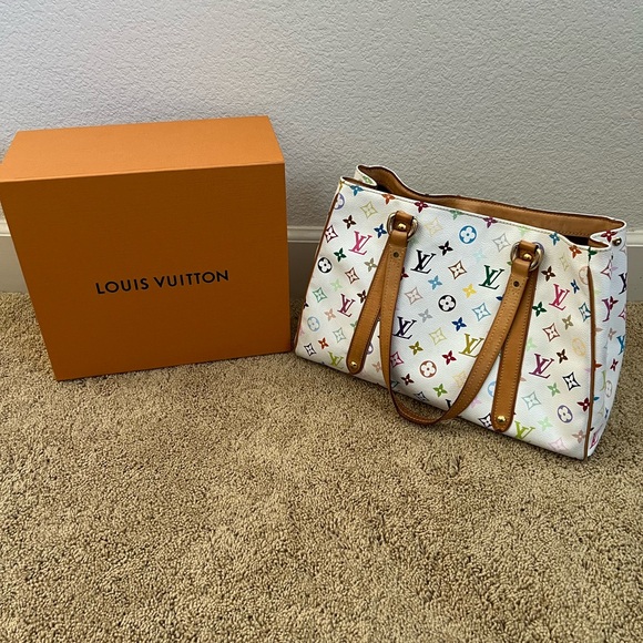 LV Aurelia bag bundle with heart bag charm and clover necklace. Box not included - Picture 2 of 8